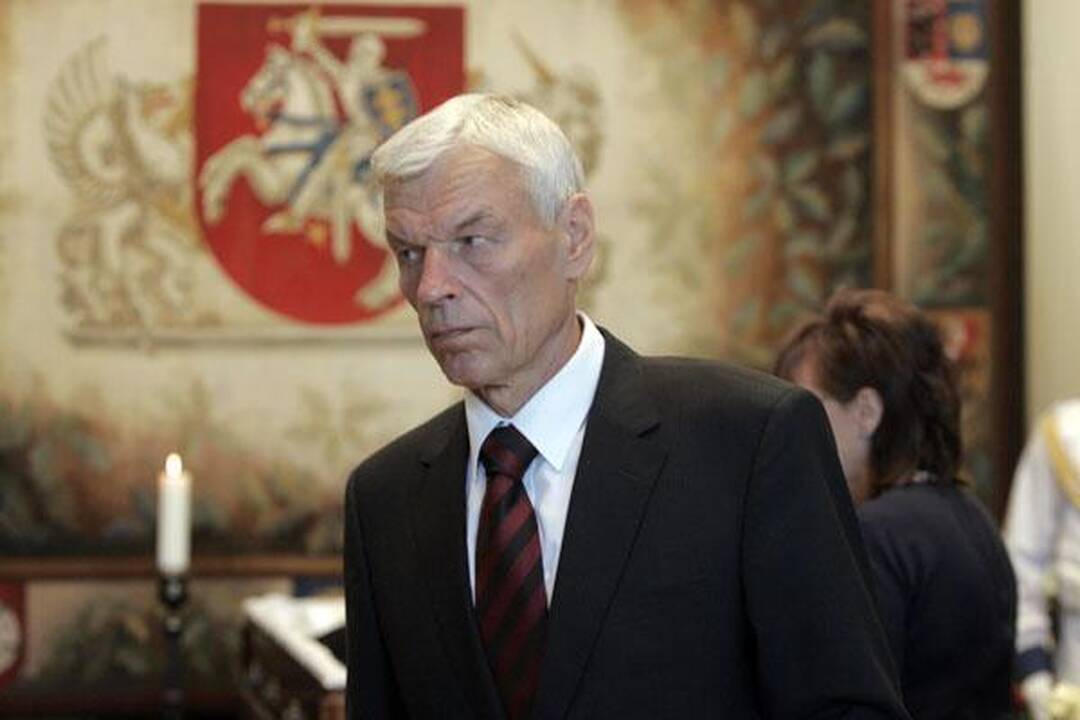 Žmonės ateina pasakyti "sudie" išėjusiam prezidentui
