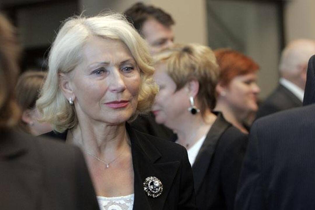Žmonės ateina pasakyti "sudie" išėjusiam prezidentui