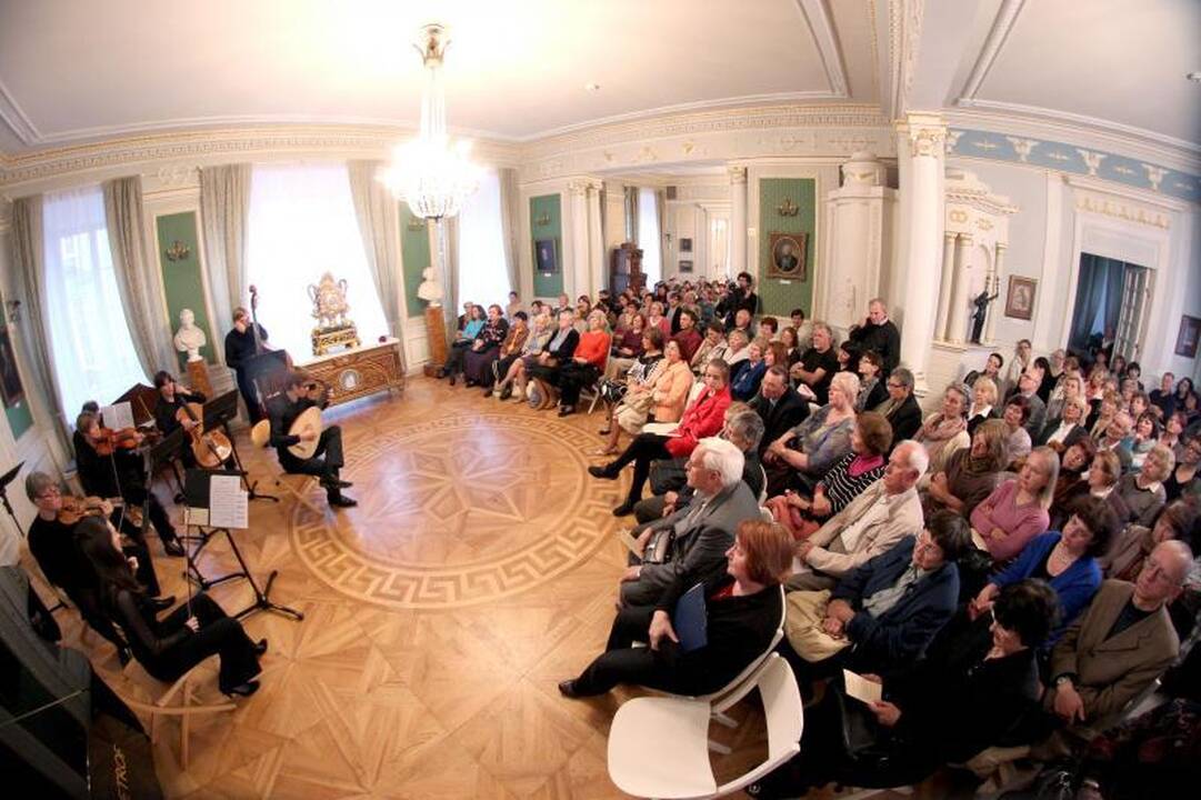 Haityje iš po griuvėsių ištraukta daugiau nei 90 gyvų žmonių