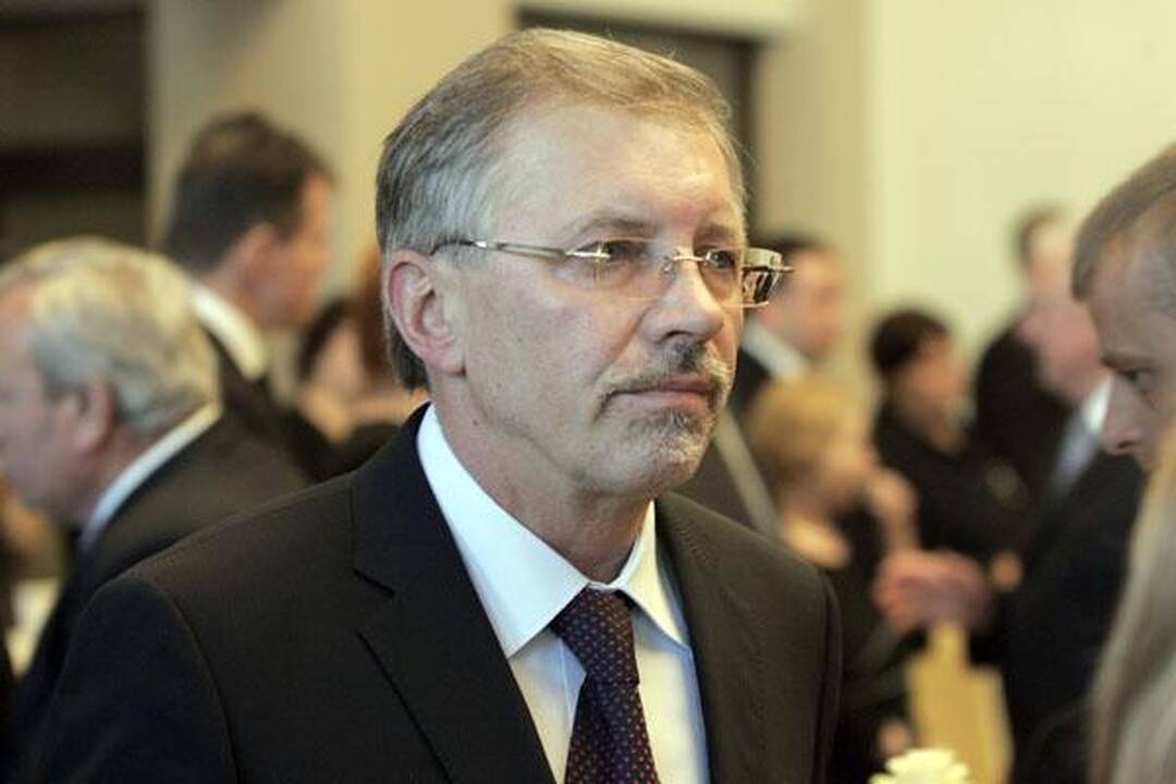 Žmonės ateina pasakyti "sudie" išėjusiam prezidentui