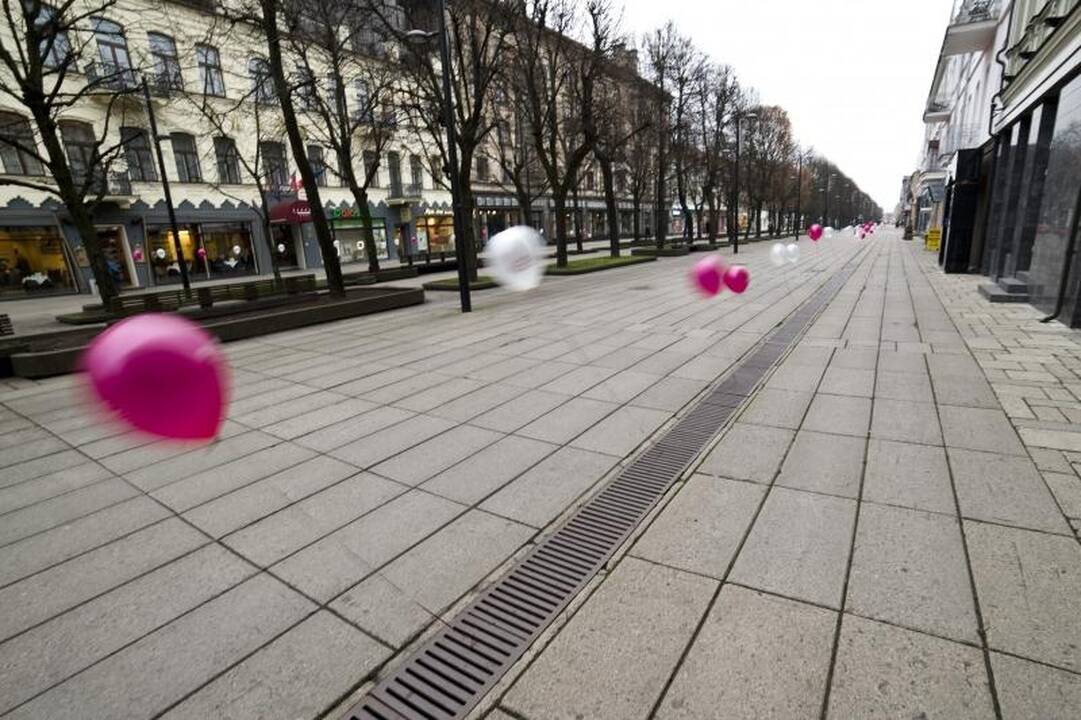 Jaunimas Laisvės alėją papuošė šimtais balionų