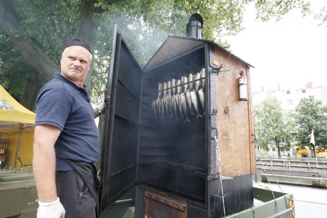 Jūros šventės mugėje– nuo šaukštų iki šerno galvos