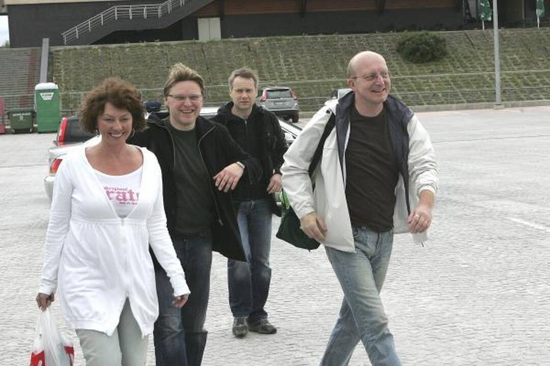 A.Valinsko partija problemas sprendžia laive