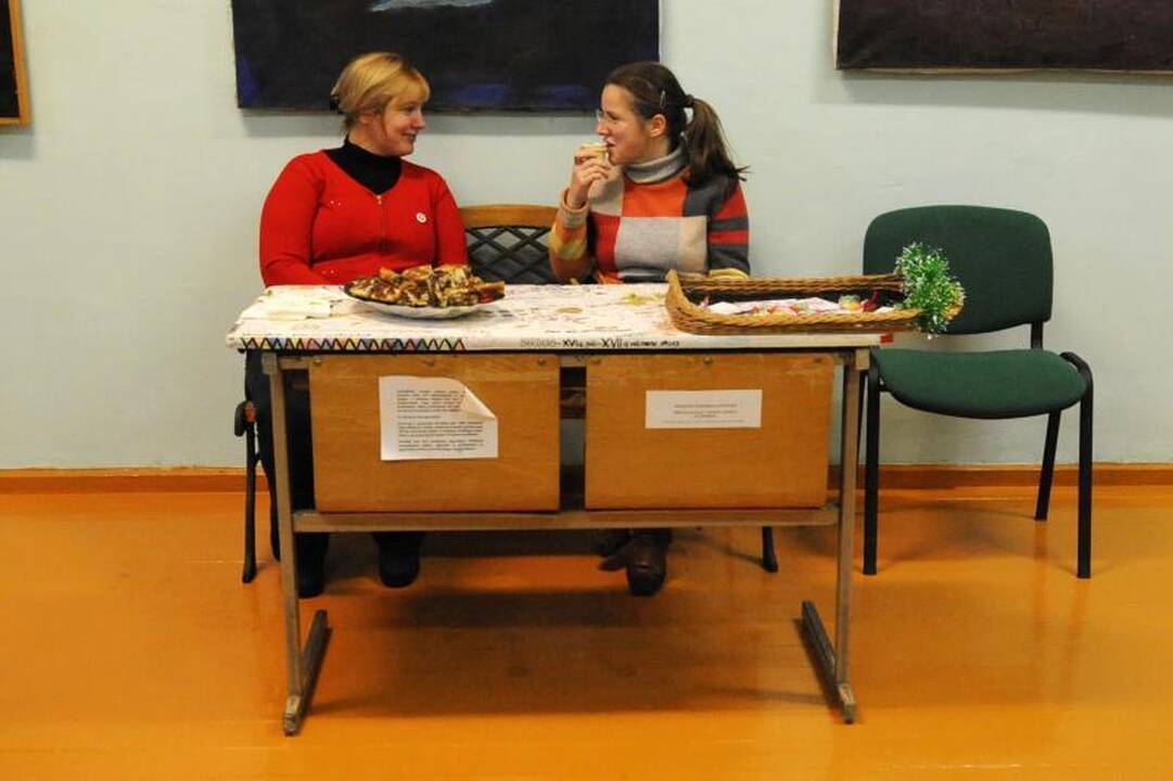 Vilniaus „Varpo“ suaugusiųjų vid. mokykloje surengta labdaros mugė