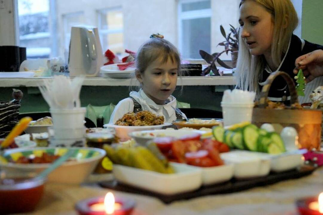 Vilniaus „Varpo“ suaugusiųjų vid. mokykloje surengta labdaros mugė