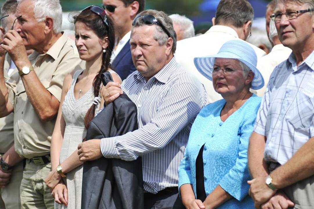 Paties rankų darbo slidės – ištikimos tremtinio palydovės