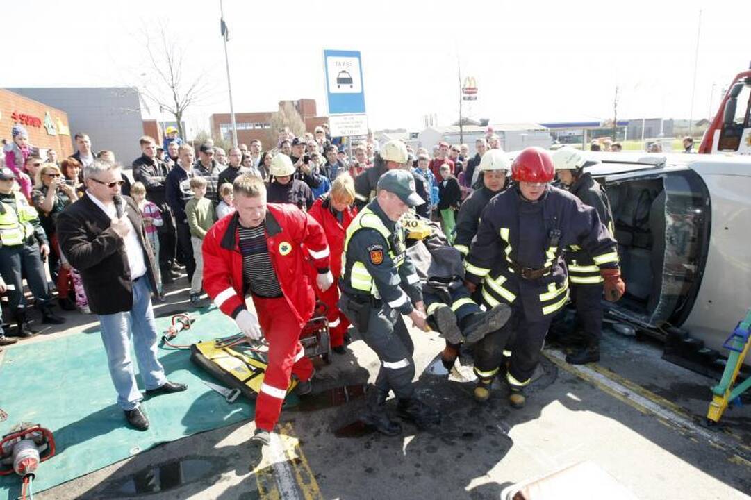 Klaipėdos merą gelbėjo ir ugniagesiai, ir medikai