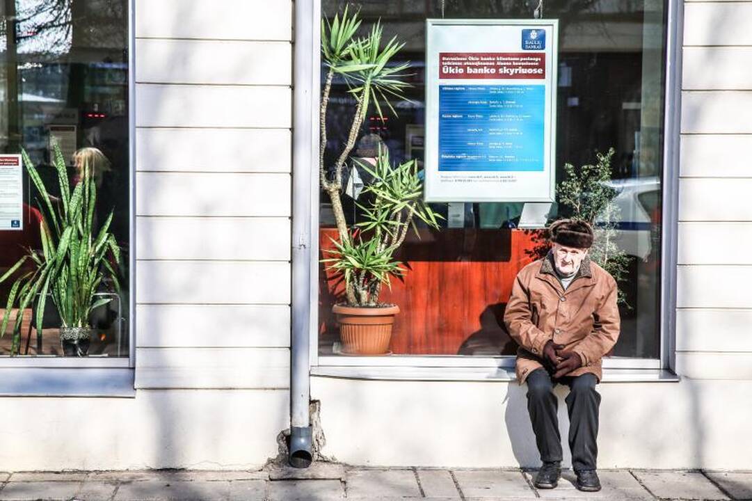 Eilėje prie buvusio Ūkio banko vos nekilo muštynės 