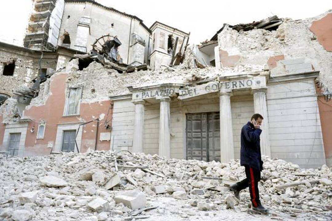 Žemės drebėjimas Italijoje nusinešė beveik 100 gyvybių (papildyta)