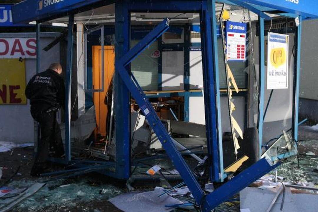 Kaune susprogdintas banko "Snoras" kioskelis (papildyta)
