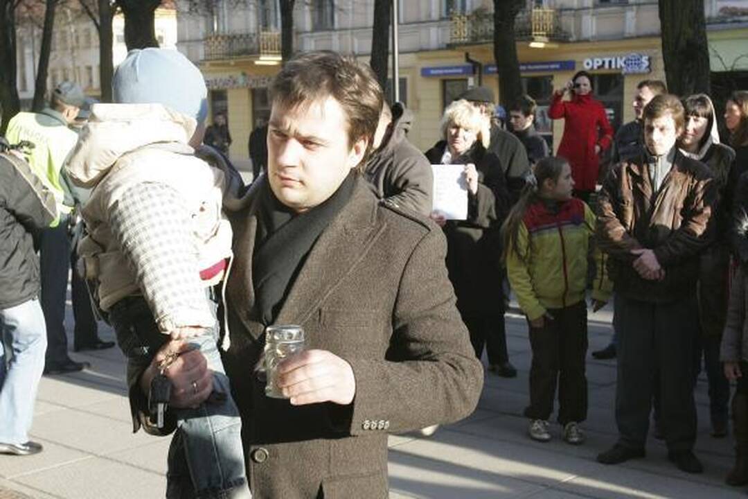 Kauniečiai tyliu susibūrimu atsisveikino su D.Kedžiu