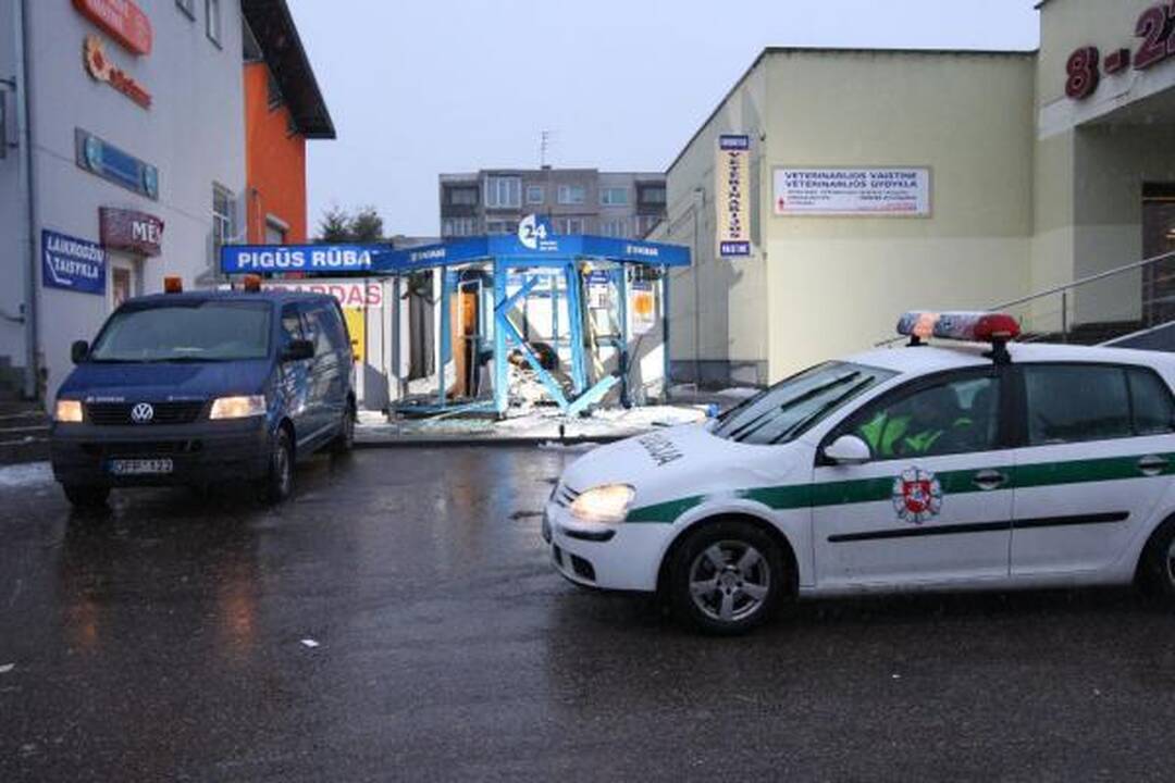 Kaune susprogdintas banko "Snoras" kioskelis (papildyta)