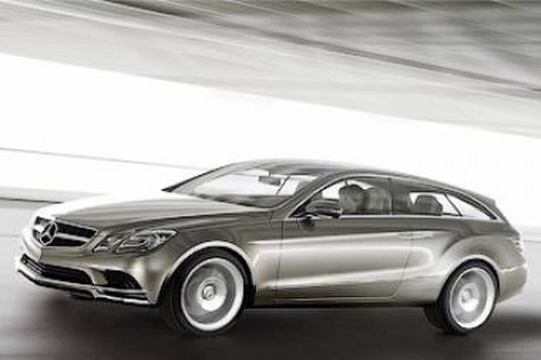 E klasės „Mercedes-Benz“ – triduris universalas