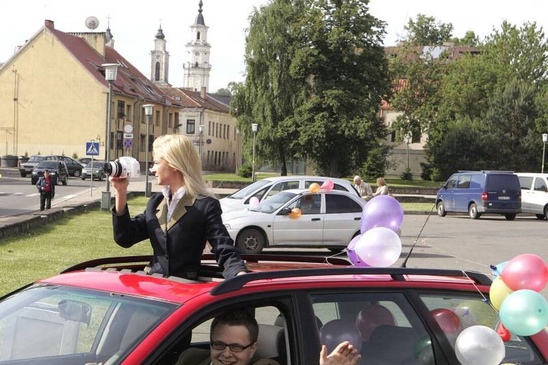 Abiturientai švenčia paskutinį skambutį