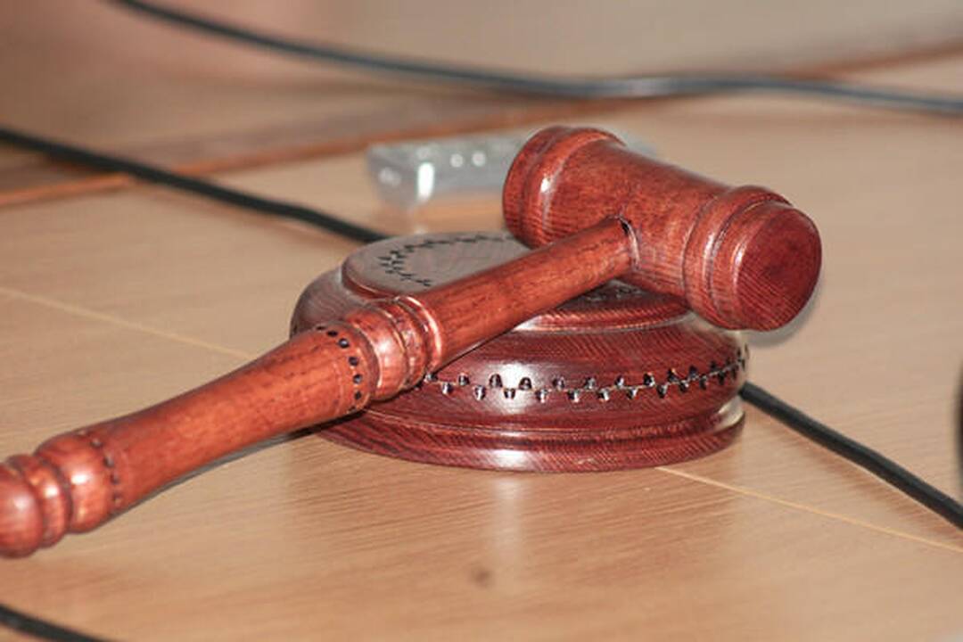 Siūloma teisėjams neriboti priedo už viršvalandžius