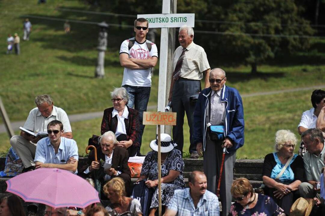 Paties rankų darbo slidės – ištikimos tremtinio palydovės