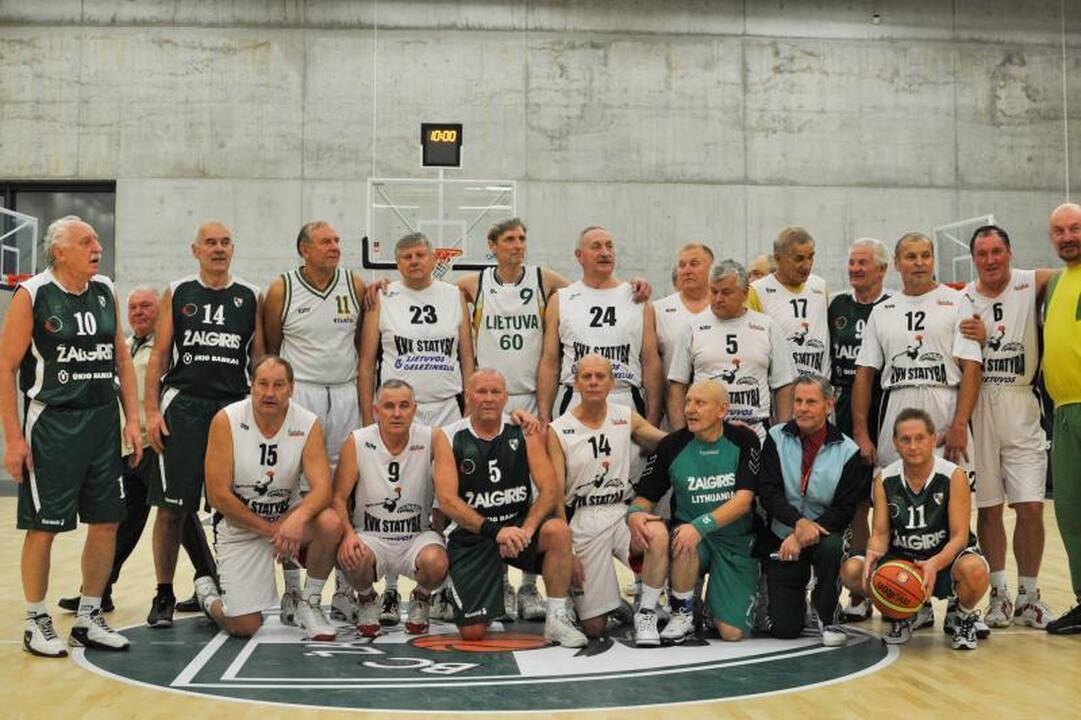 Krepšinio veteranai pagerbė legendinį trenerį