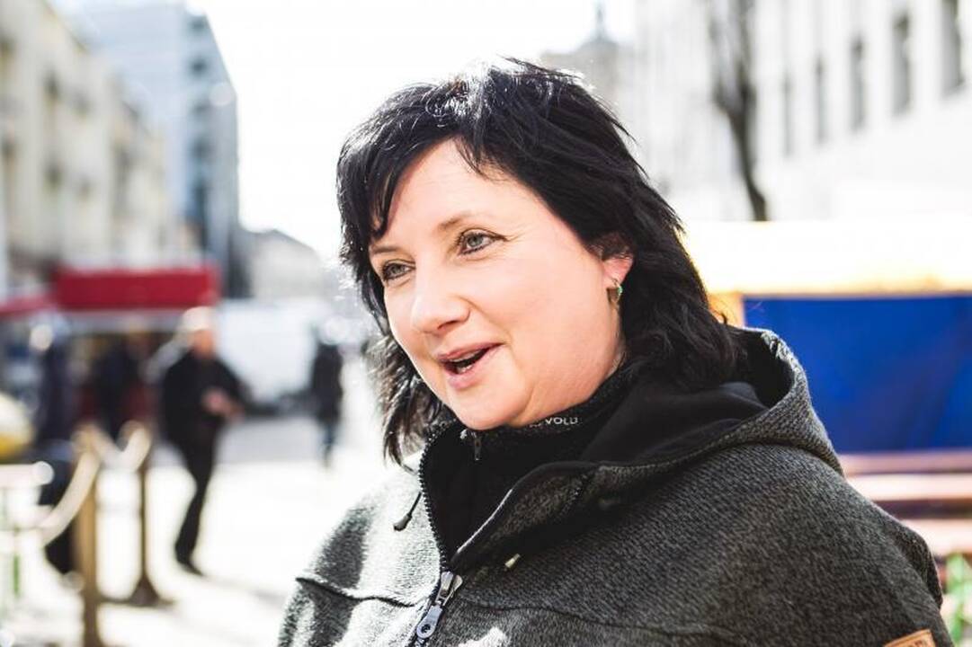 Apklausa: Kovo 8-oji – atgyvena ar tradicija, kurią verta tęsti?