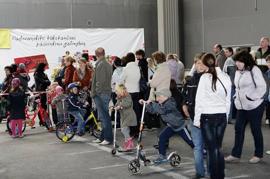 Mažieji klaipėdiečiai varžėsi triratukų ir paspirtukų lenktynėse