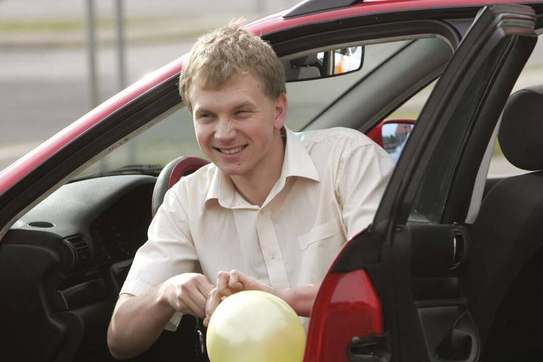 Abiturientai švenčia paskutinį skambutį