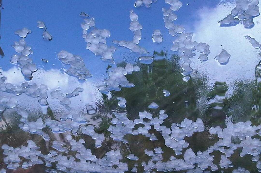 Gamtos išdaigos: Vilniuje iškrito kruša