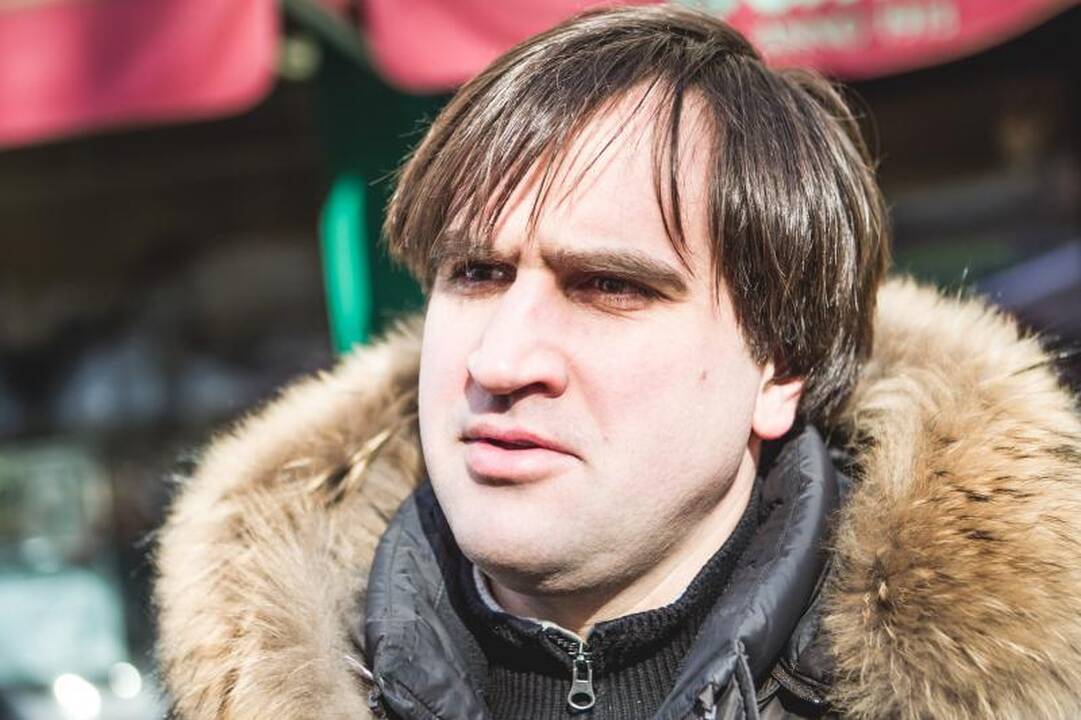 Apklausa: Kovo 8-oji – atgyvena ar tradicija, kurią verta tęsti?