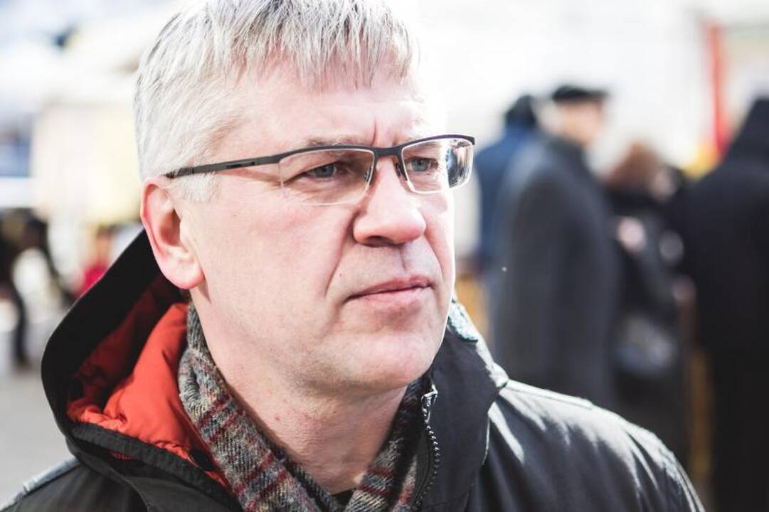 Apklausa: Kovo 8-oji – atgyvena ar tradicija, kurią verta tęsti?