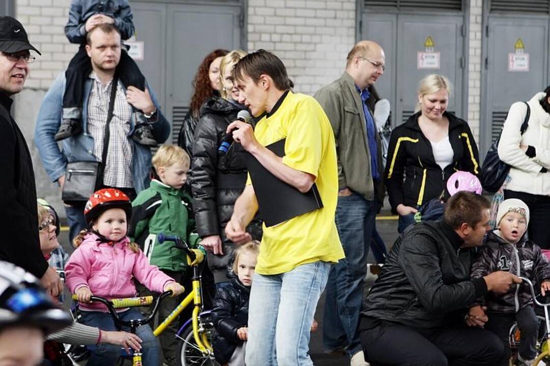 Mažieji klaipėdiečiai varžėsi triratukų ir paspirtukų lenktynėse