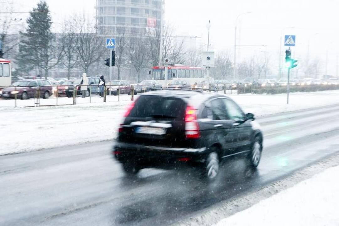 Lietuvos keliuose - plikledis ir lietus 