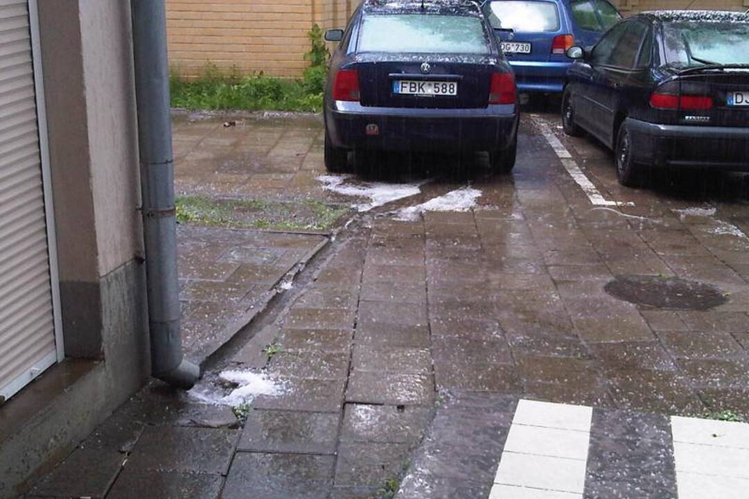 Gamtos išdaigos: Vilniuje iškrito kruša