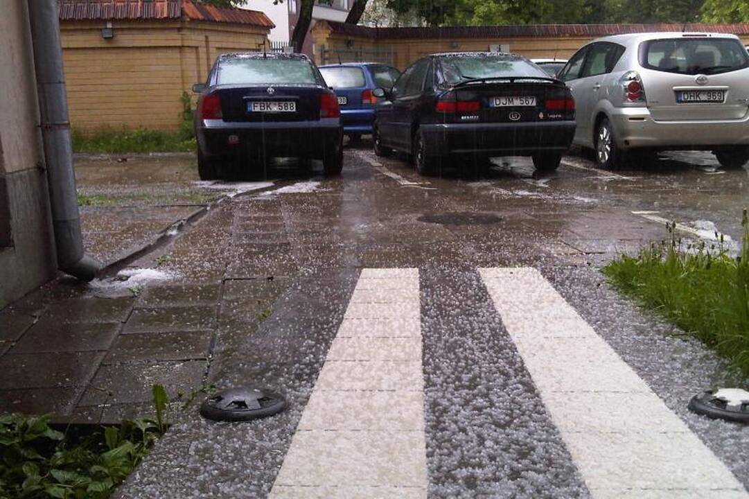 Gamtos išdaigos: Vilniuje iškrito kruša