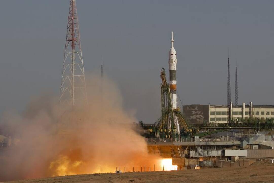 Rusijos raketa iškėlė į orbitą kapsulę su trijų žmonių įgula