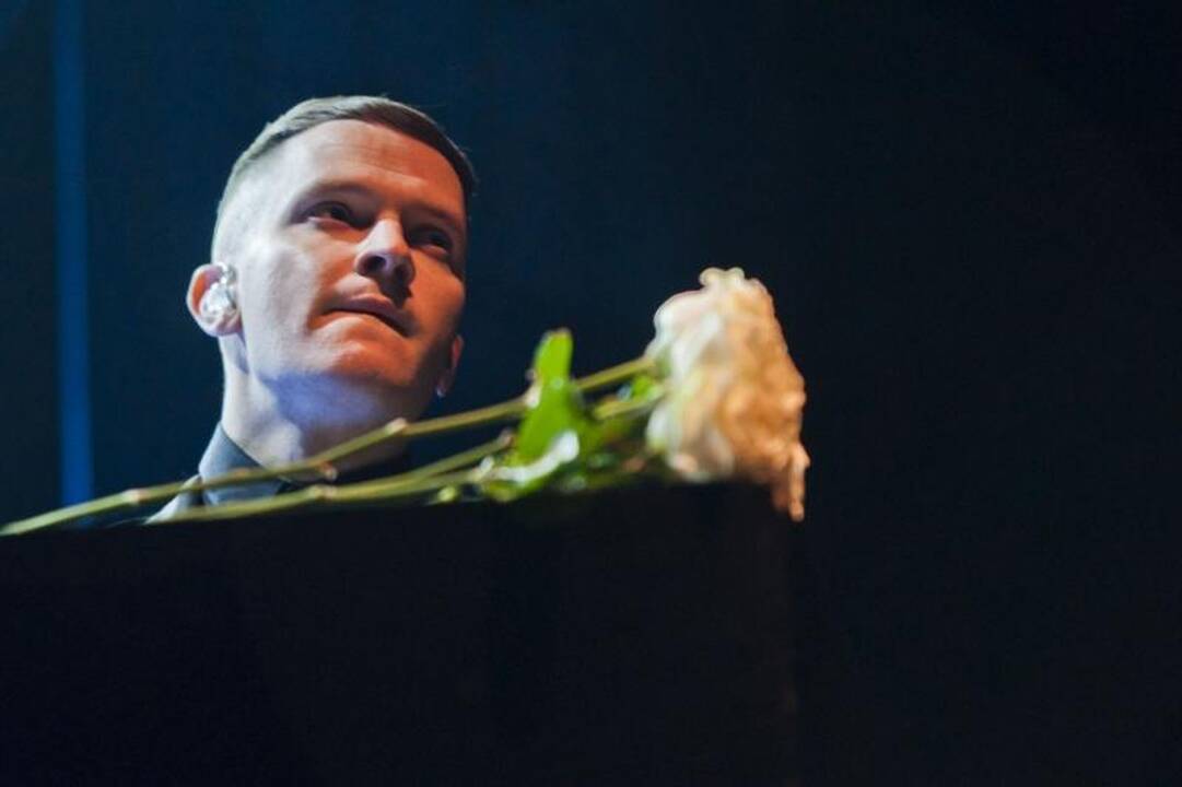 Stilingųjų „Hurts“ koncertas – su Lietuvos vėliava