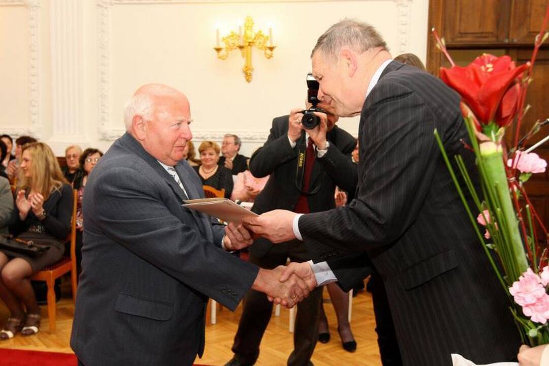 Rotušėje apdovanoti nuoširdžiausi Kauno gydytojai