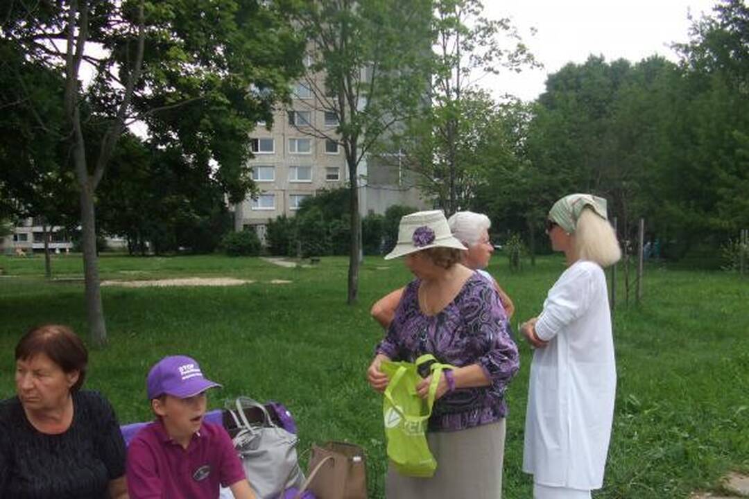 Atvykusi į teismą, N.Venckienė aplankė ir badautojus
