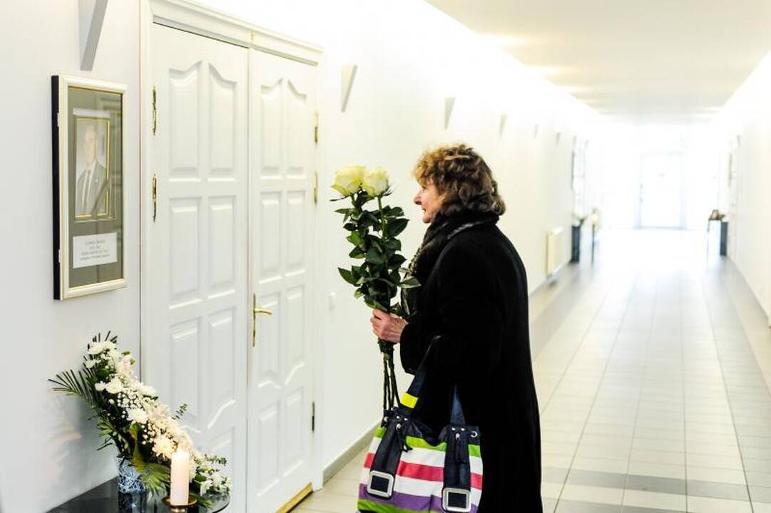 Žmonės plūsta atsisveikinti su legendiniu boksininku A. Šociku
