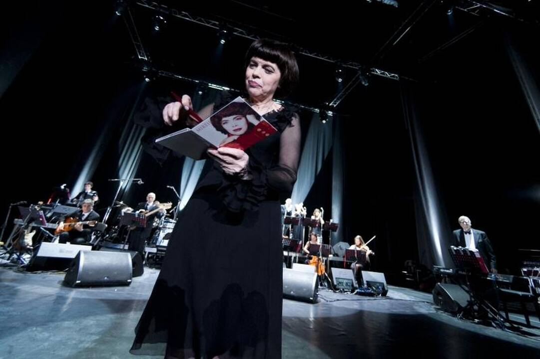 „Žalgirio“ arenoje M.Mathieu dainų klausėsi ir jos mama