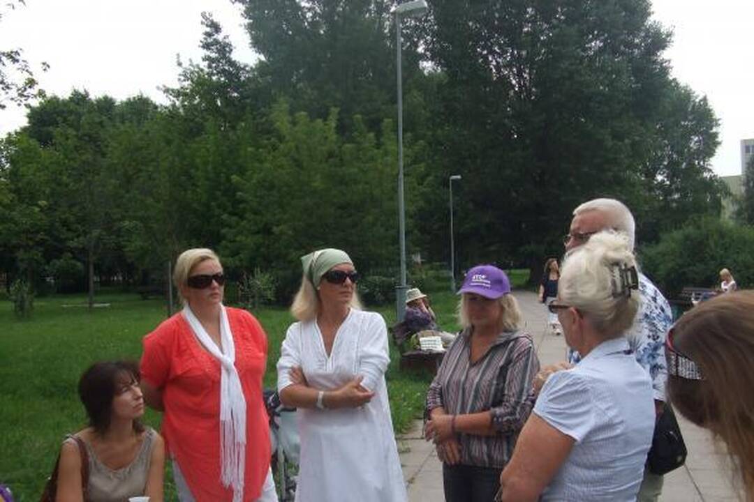 Atvykusi į teismą, N.Venckienė aplankė ir badautojus