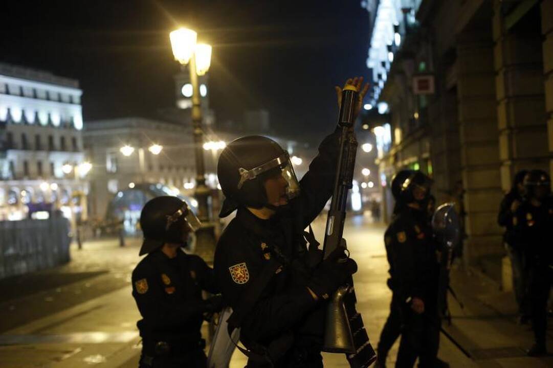Ispanų protestuotojai susirėmė su policija