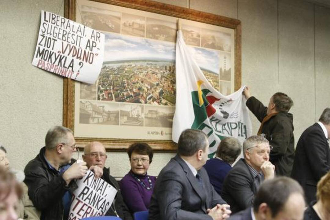 Klaipėdos politikus pasitiko piketuotojai