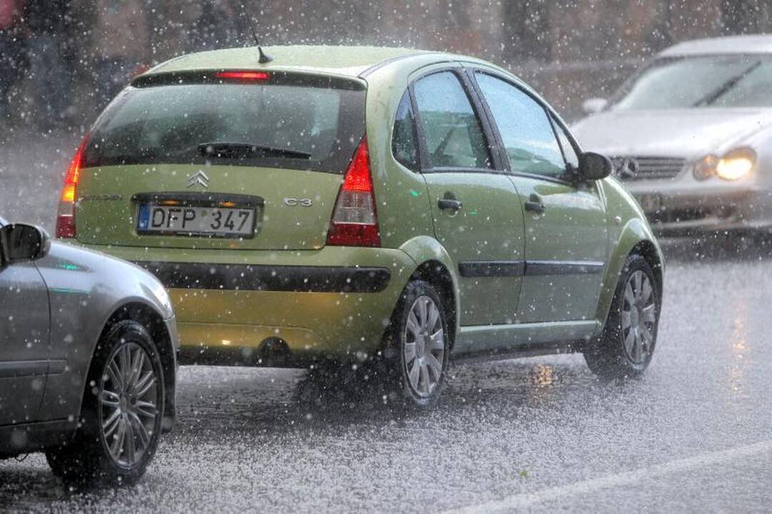 Gamtos išdaigos: Vilniuje iškrito kruša
