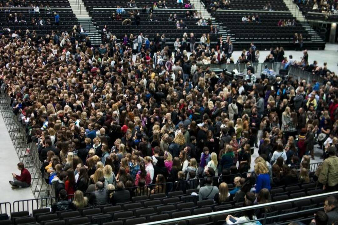 Stilingųjų „Hurts“ koncertas – su Lietuvos vėliava