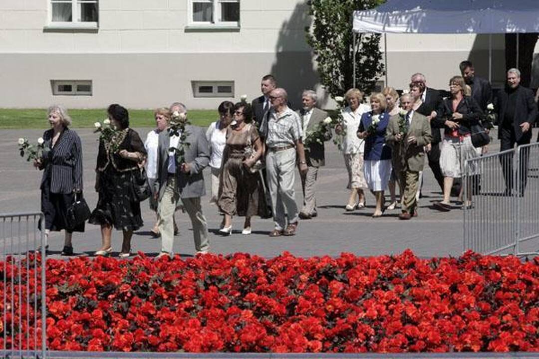 A.Brazausko laidotuvės - gedulas išsisklaido už kampo