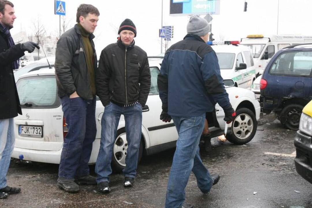 Vilniuje per avariją šalia „Akropolio“ nukentėjo du vaikai