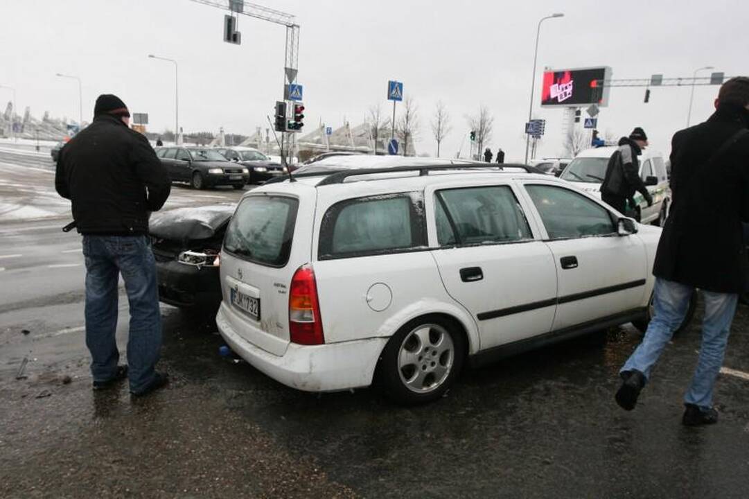 Vilniuje per avariją šalia „Akropolio“ nukentėjo du vaikai