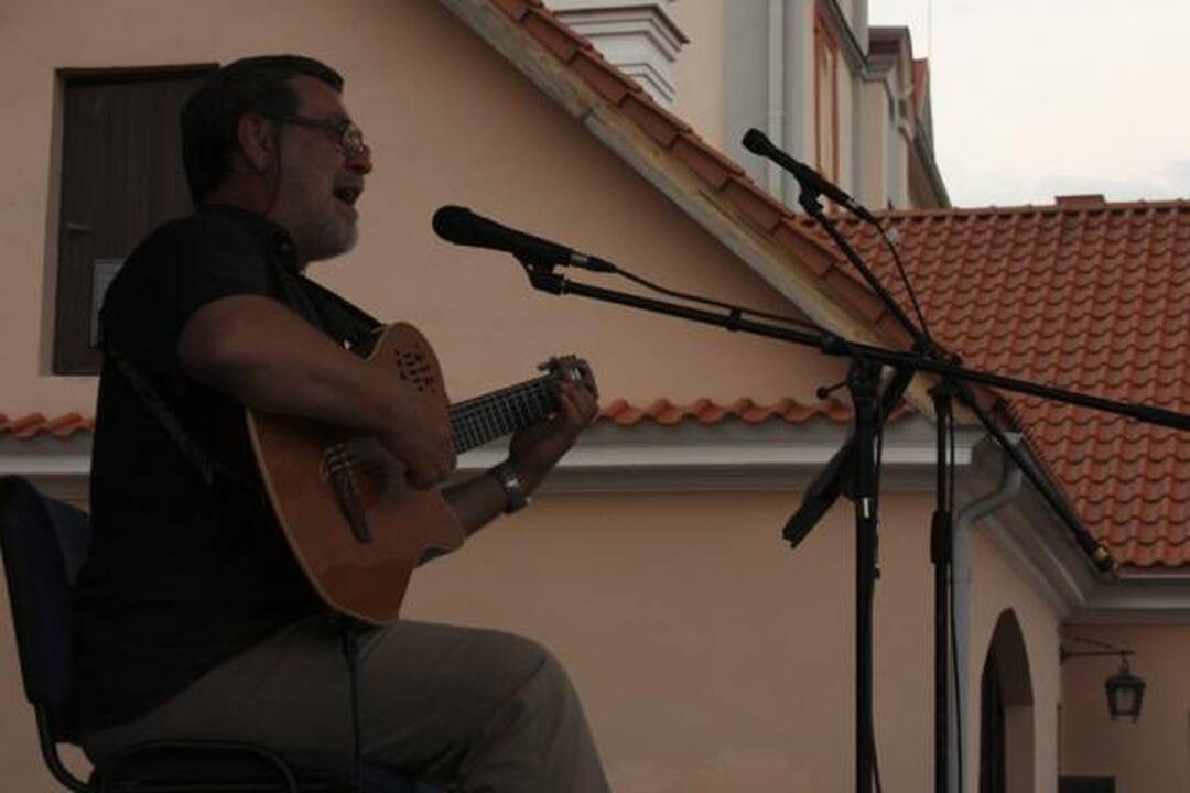 Koncerte „Senamiesčio žiogas“ poeziją svirpė bardai