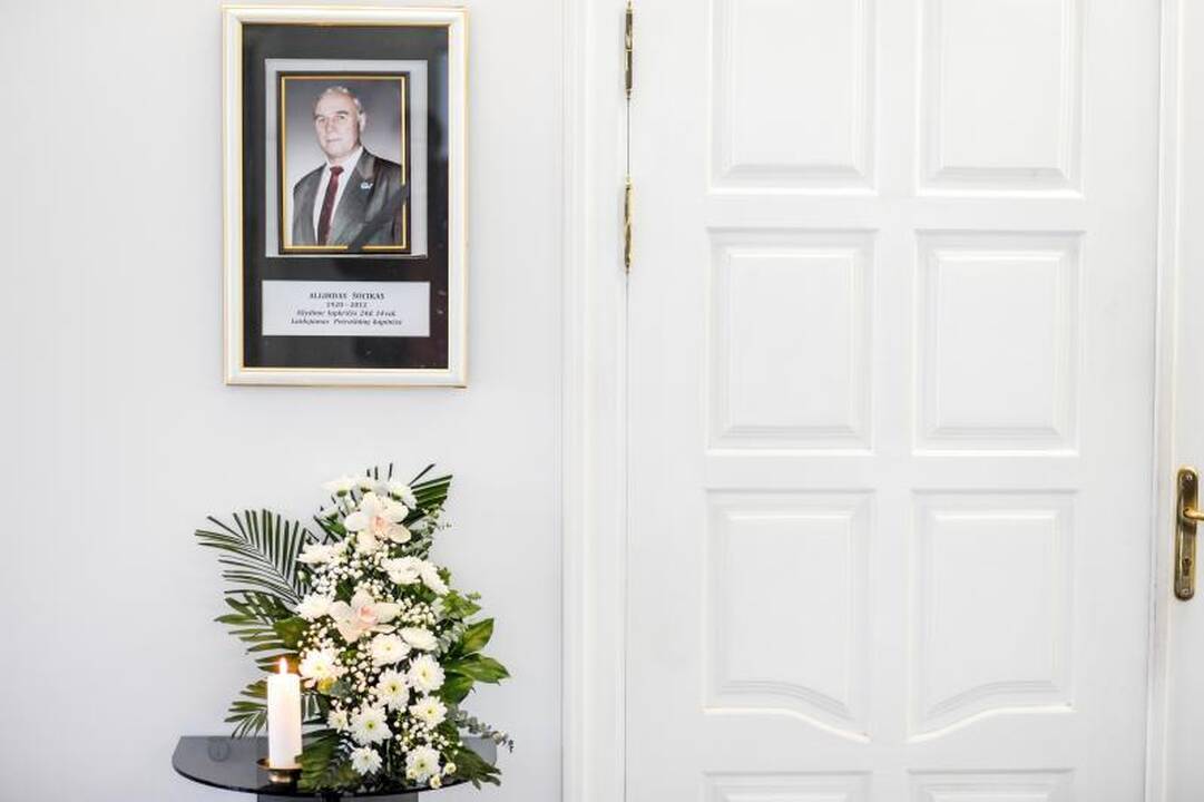 Žmonės plūsta atsisveikinti su legendiniu boksininku A. Šociku