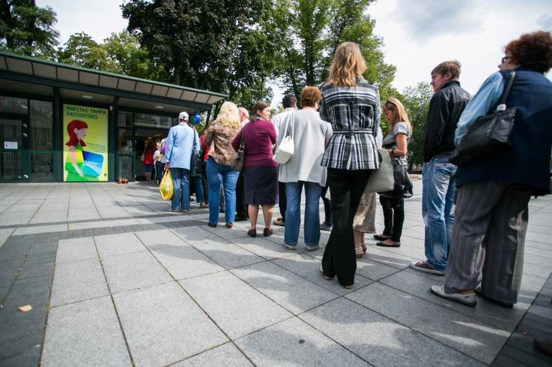 Norint pasipildyti naująjį e.bilietą, tenka stovėti eilėje