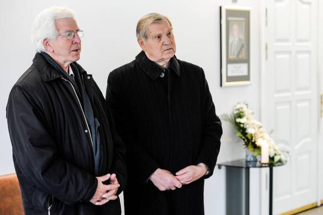 Žmonės plūsta atsisveikinti su legendiniu boksininku A. Šociku