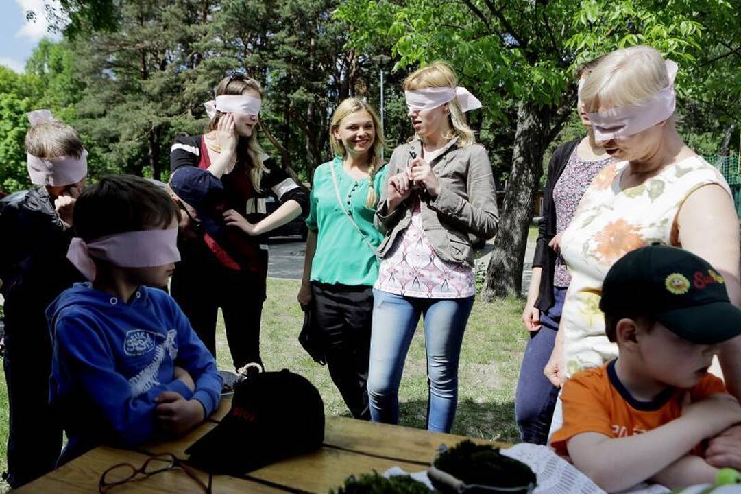 Silpnaregiai vaikai pažino kvapų pasaulį